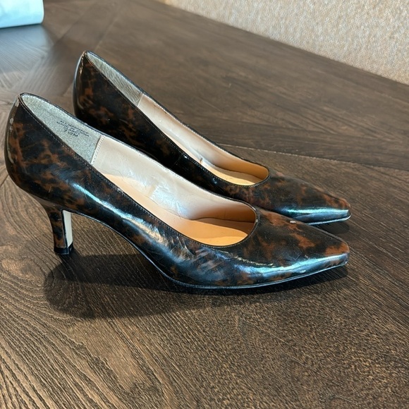 Karen Scott Brown and Black Heels Size 7 5 - Picture 4 of 6